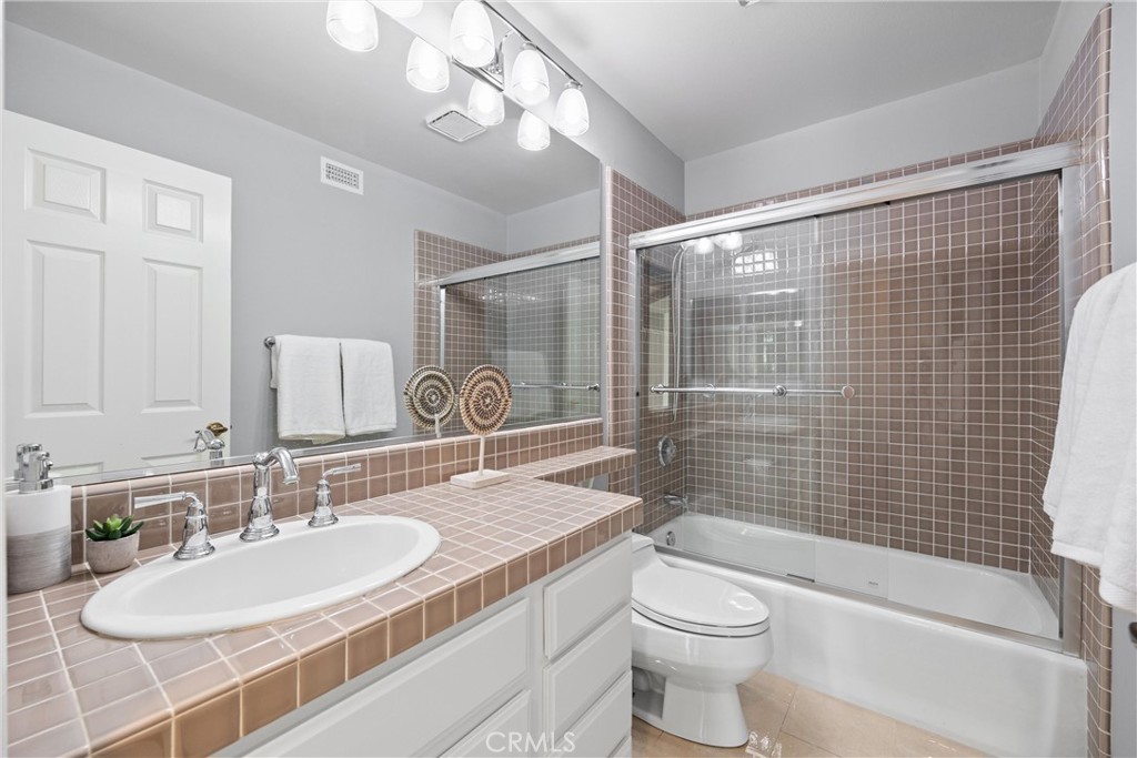 4021 E Regency Avenue