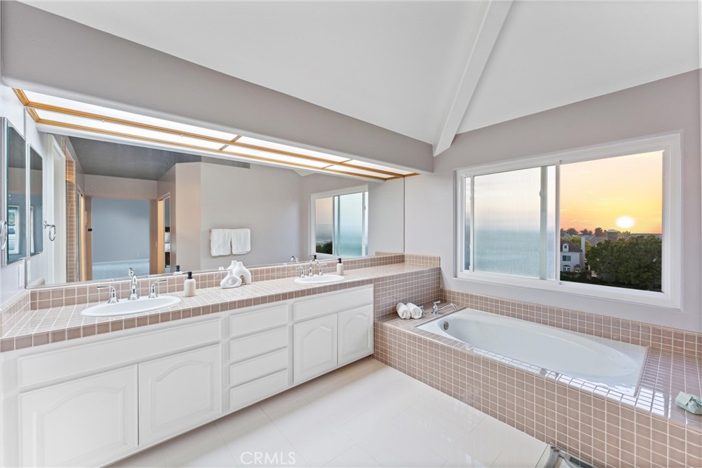 4021 E Regency Avenue