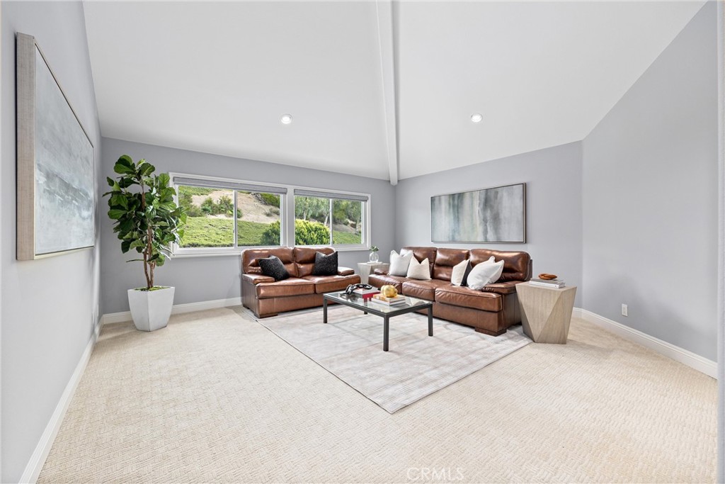 4021 E Regency Avenue