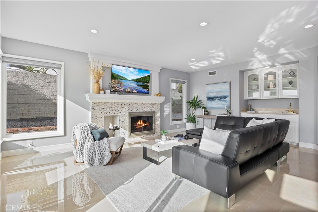 4021 E Regency Avenue