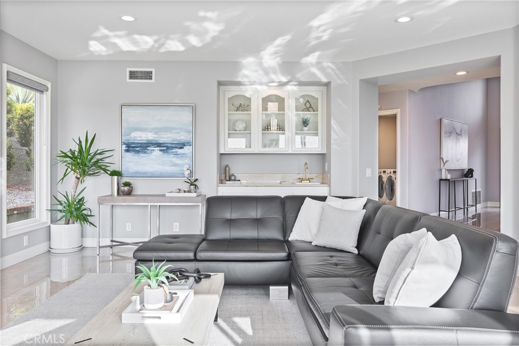 4021 E Regency Avenue