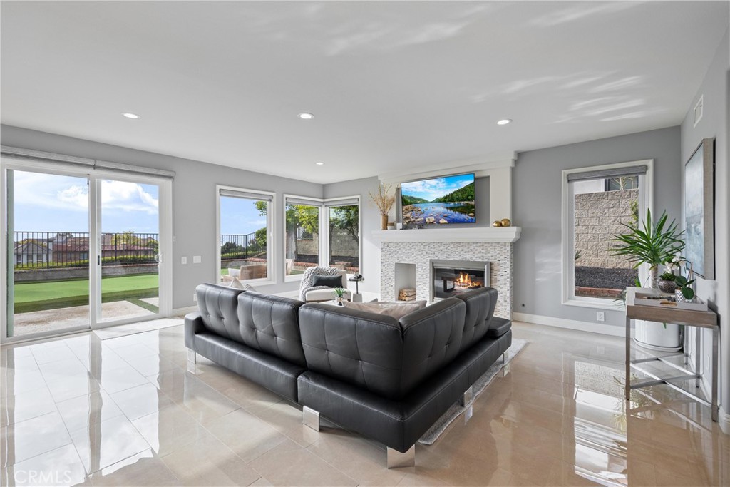 4021 E Regency Avenue