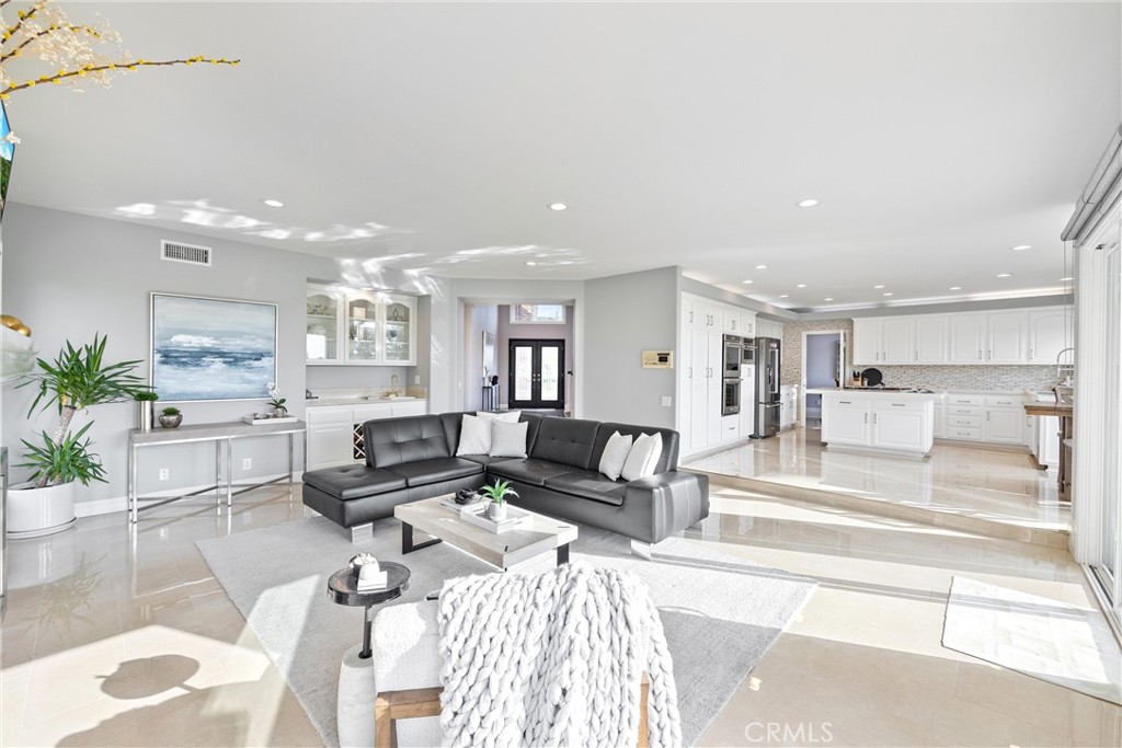 4021 E Regency Avenue