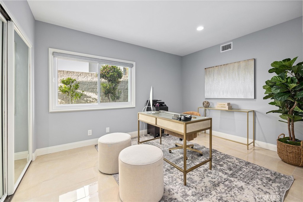 4021 E Regency Avenue