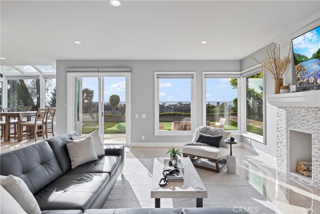 4021 E Regency Avenue