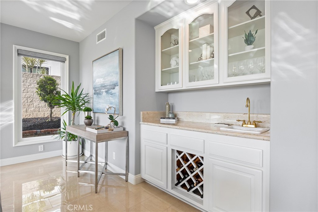 4021 E Regency Avenue