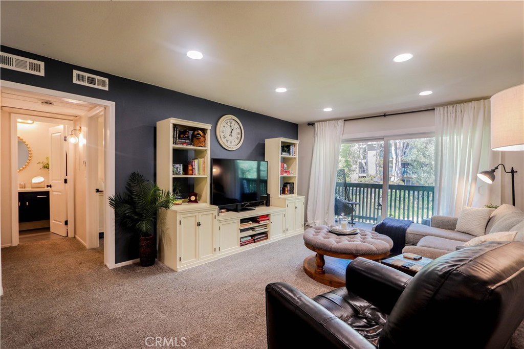 412 N Bellflower Boulevard 318