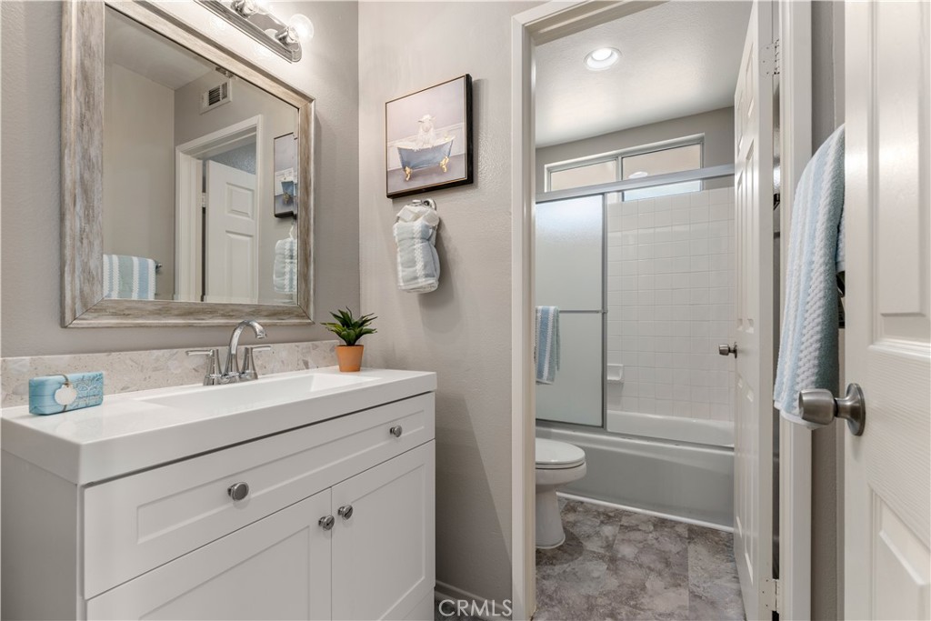 1072 S Laughingbrook Court