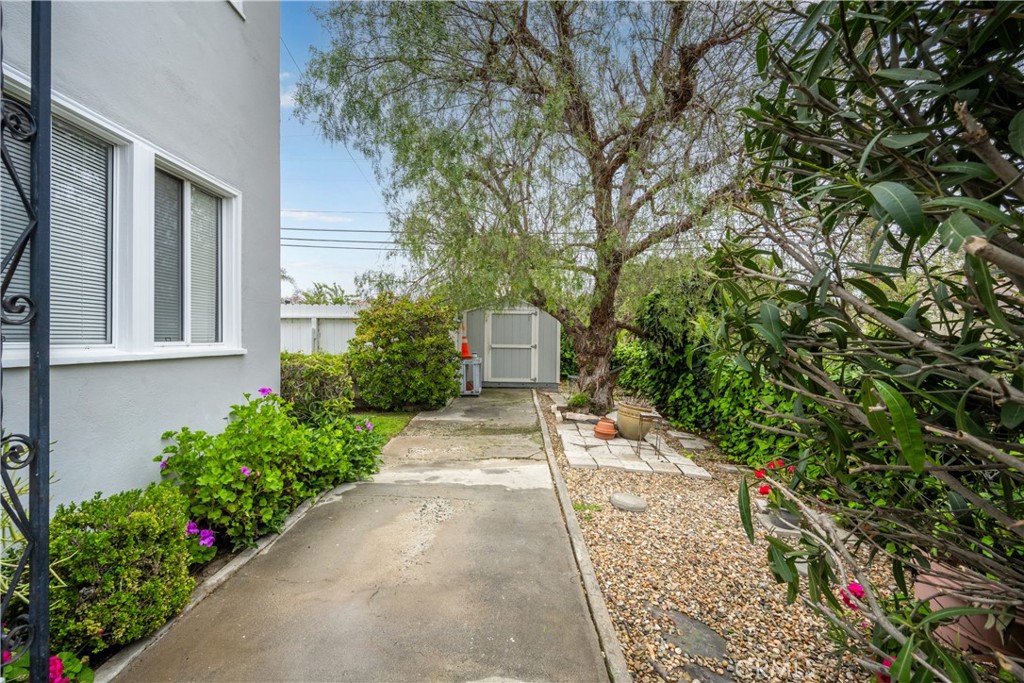 5139 E Carson Street