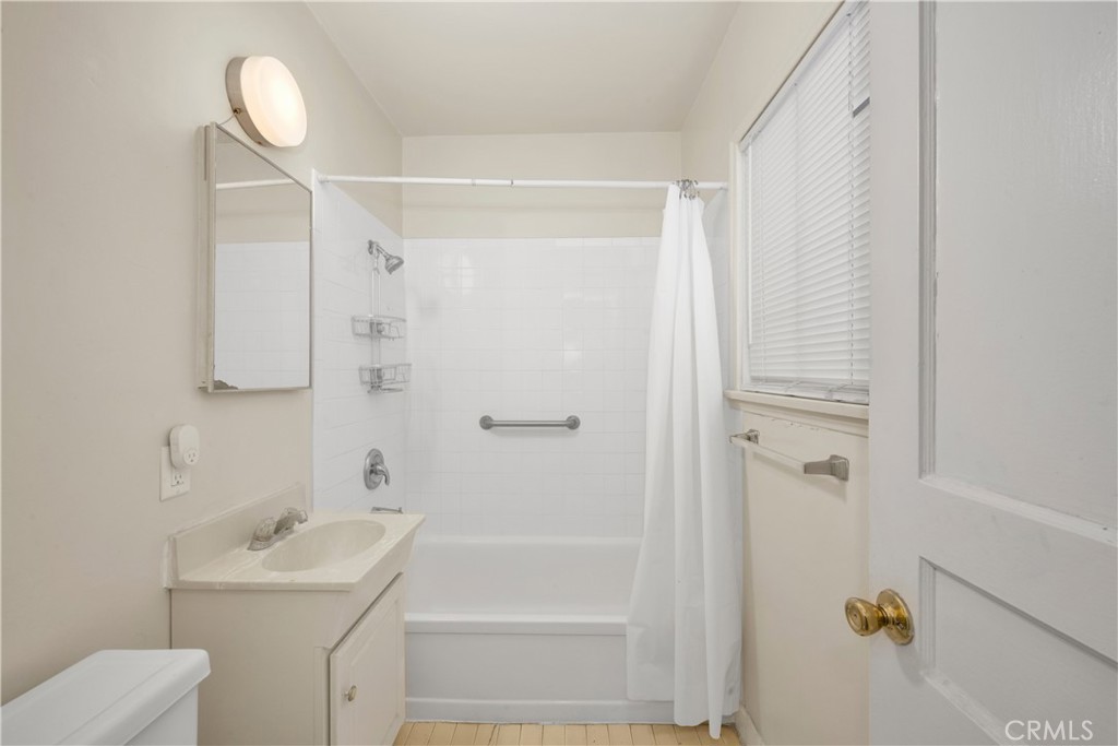 5139 E Carson Street