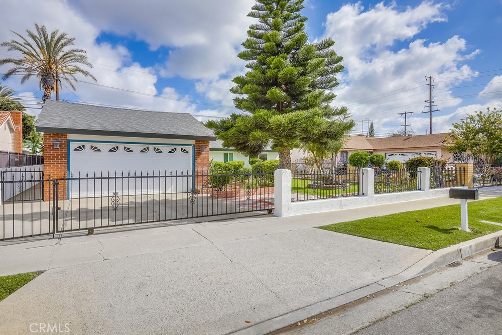 4517 Roosevelt Avenue