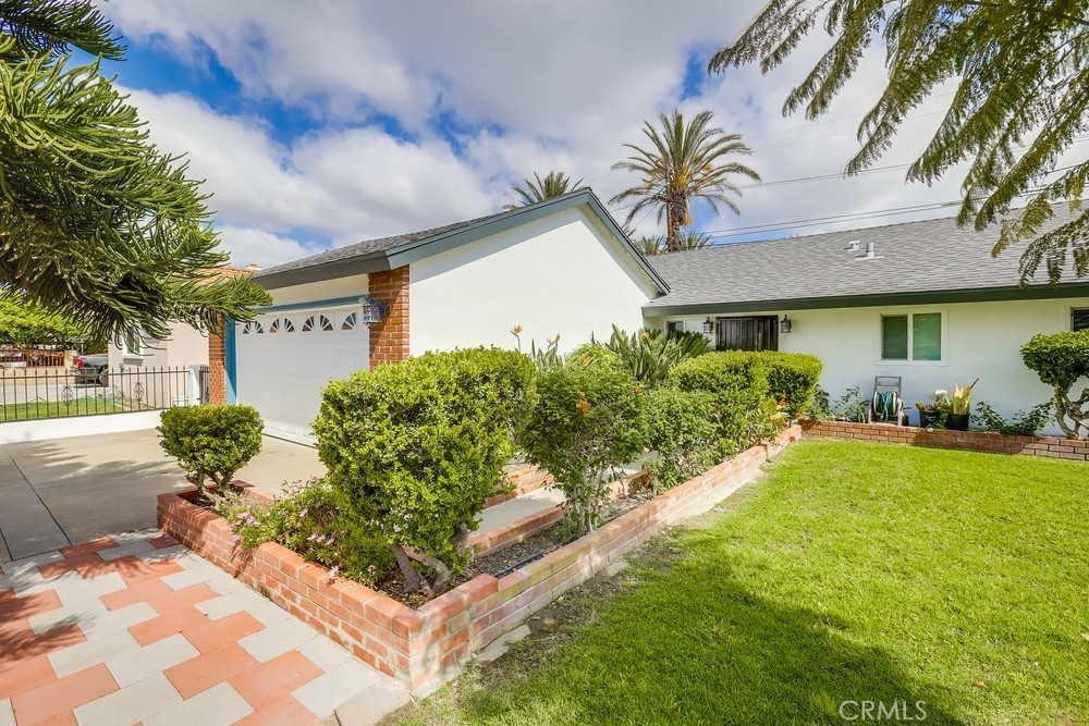 4517 Roosevelt Avenue