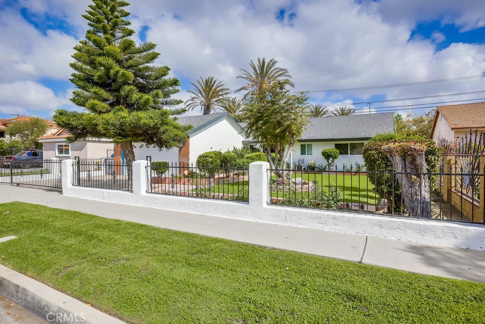 4517 Roosevelt Avenue