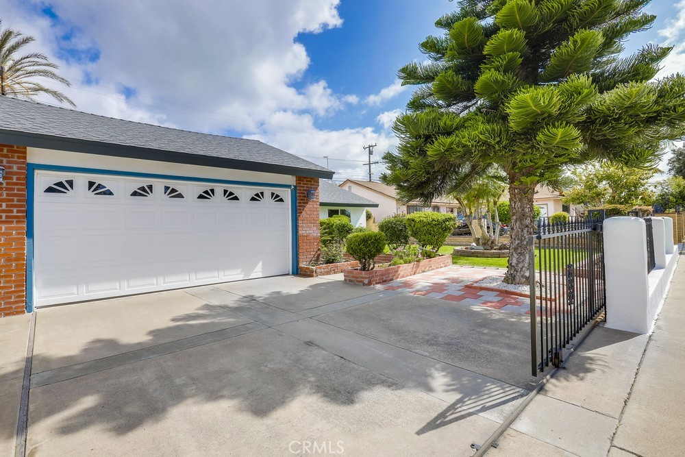 4517 Roosevelt Avenue