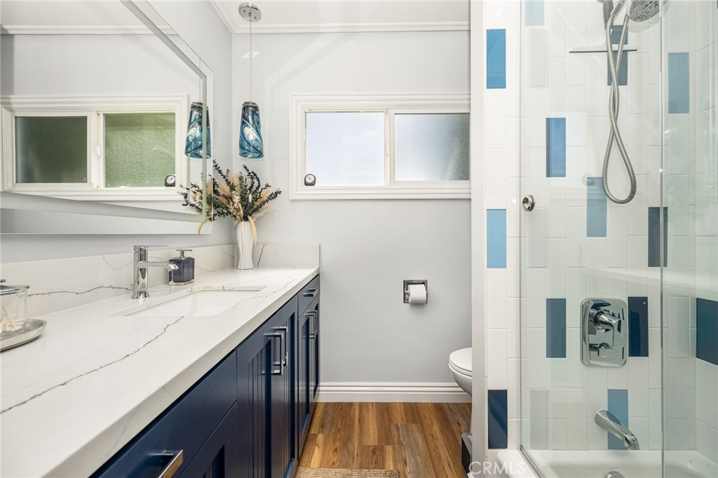 8541 Orangewood Avenue