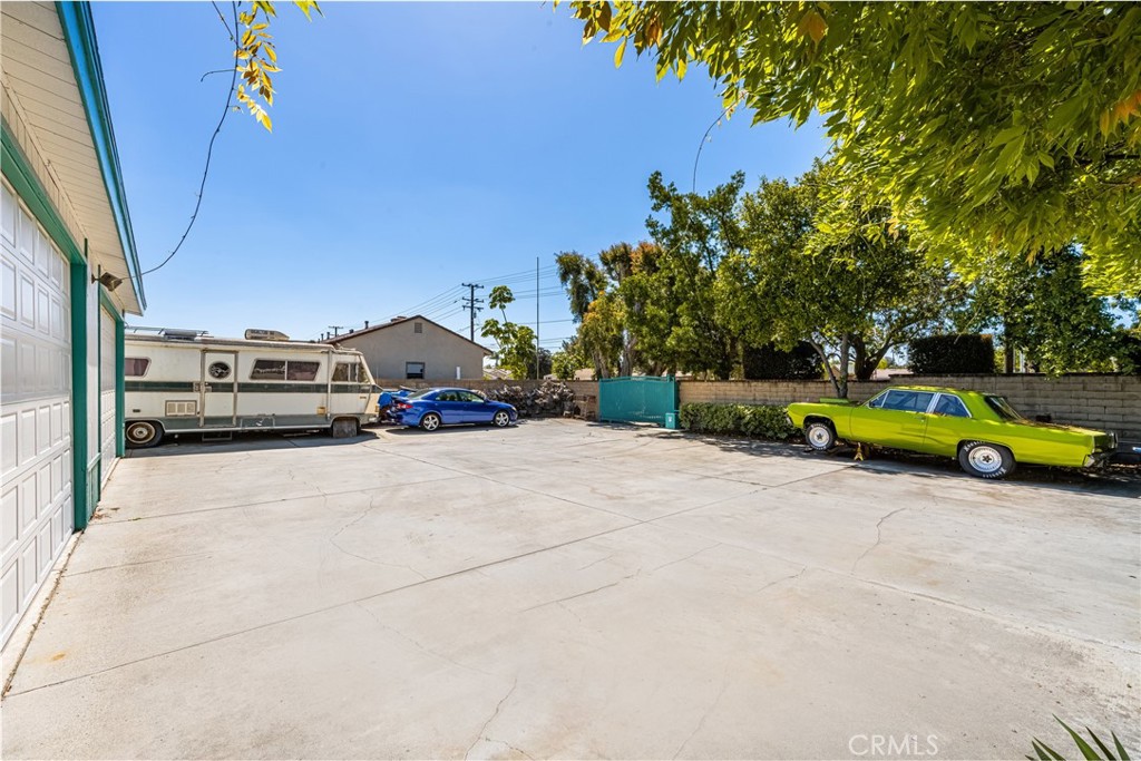 8541 Orangewood Avenue