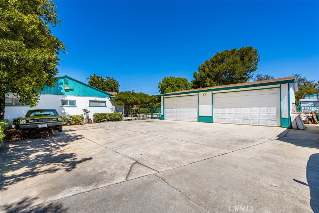 8541 Orangewood Avenue