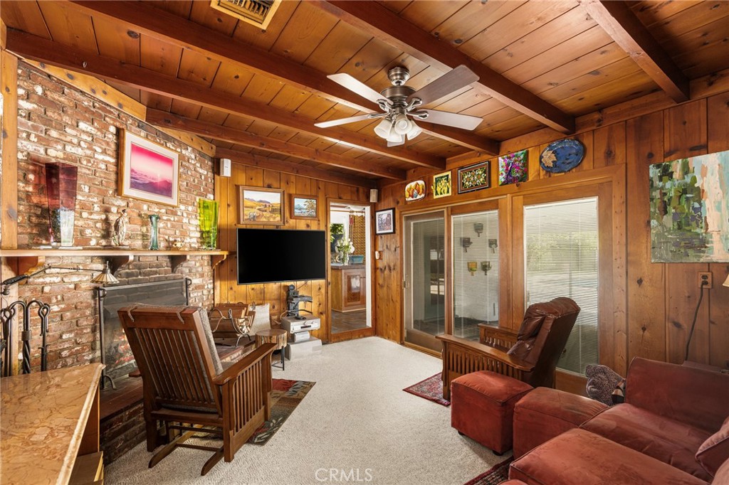 8541 Orangewood Avenue