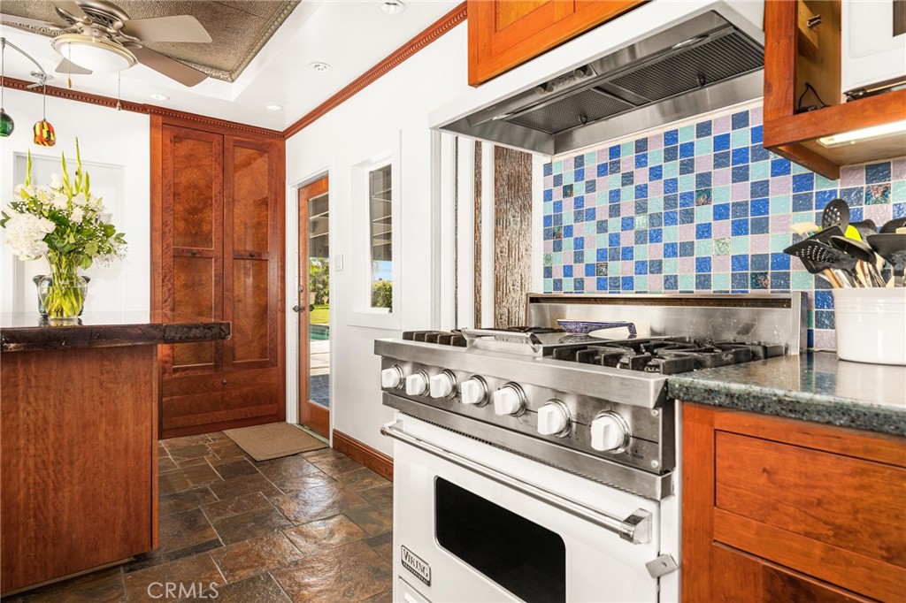 8541 Orangewood Avenue