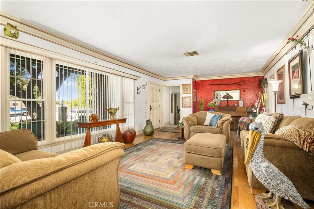 8541 Orangewood Avenue