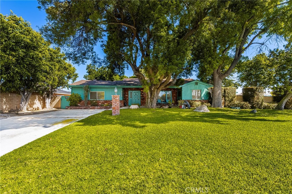 8541 Orangewood Avenue