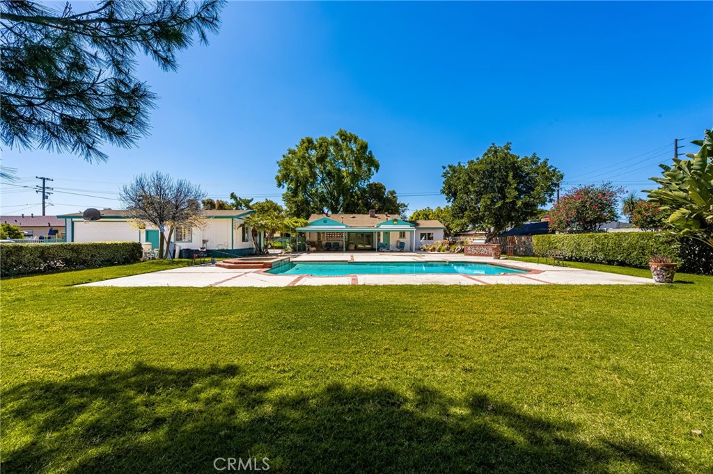 8541 Orangewood Avenue