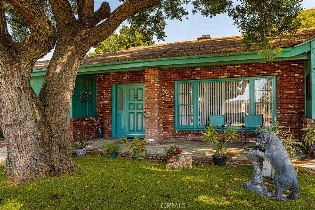 8541 Orangewood Avenue