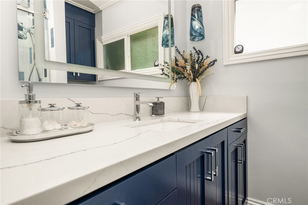 8541 Orangewood Avenue