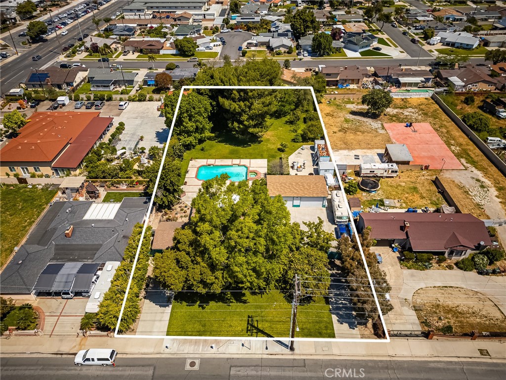 8541 Orangewood Avenue