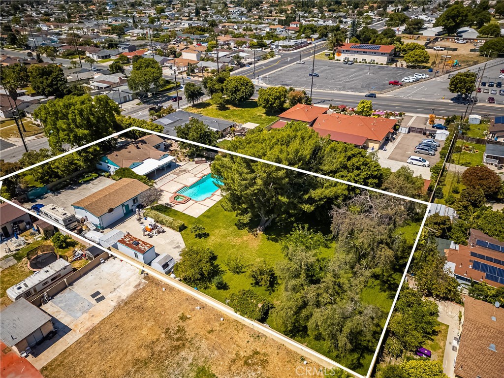 8541 Orangewood Avenue