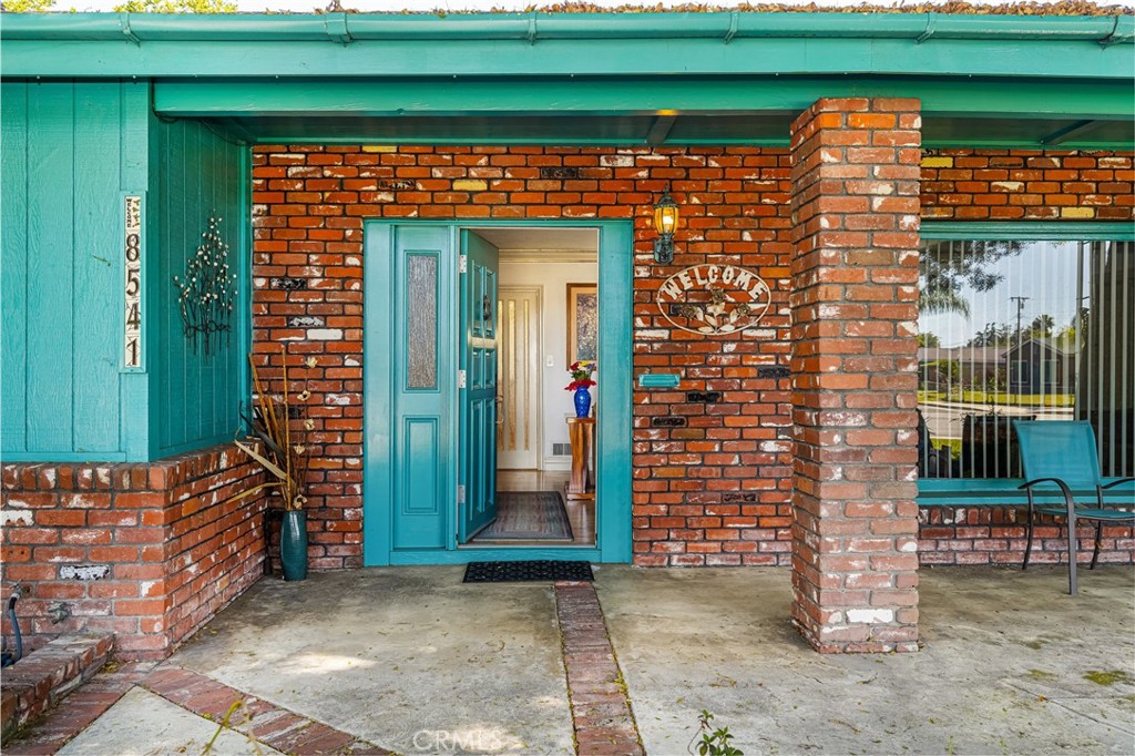 8541 Orangewood Avenue