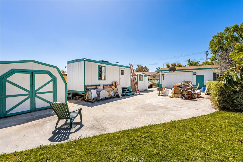 8541 Orangewood Avenue