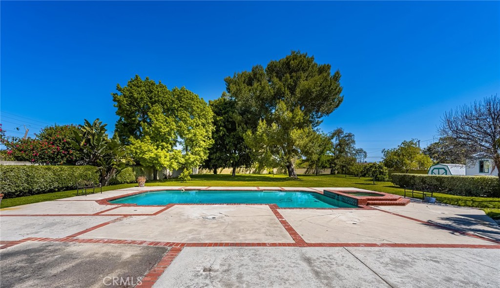 8541 Orangewood Avenue