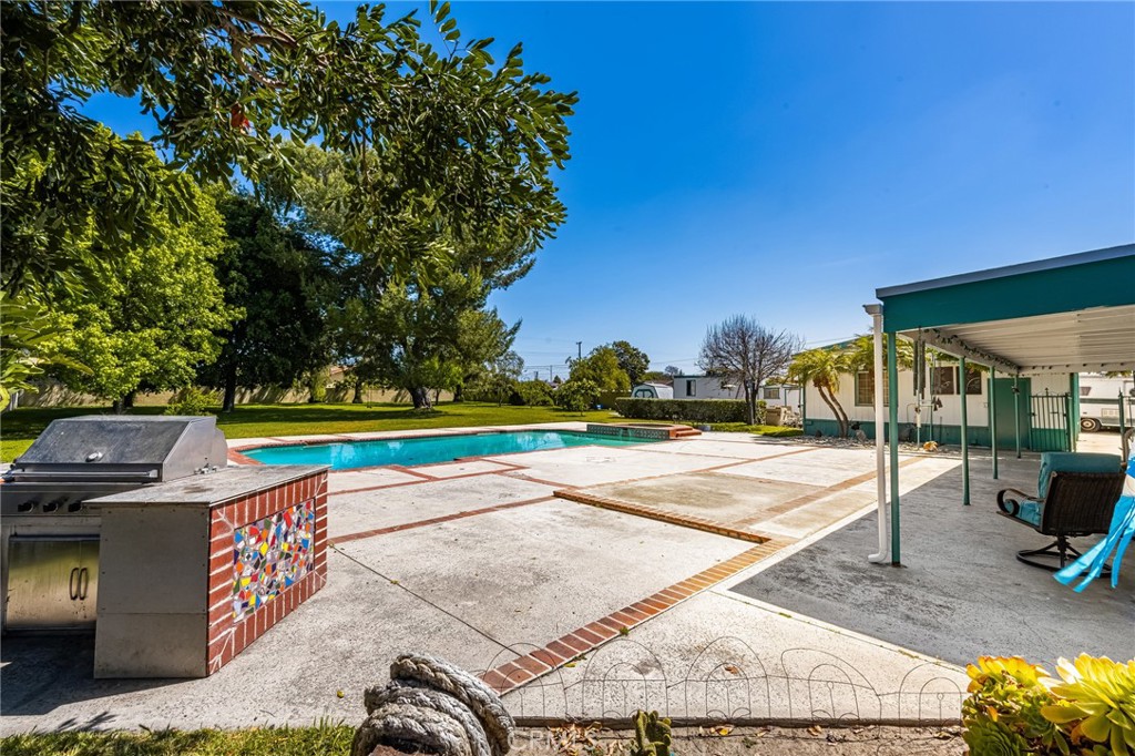 8541 Orangewood Avenue