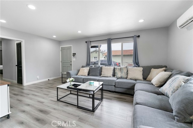 6673 Lessie LN