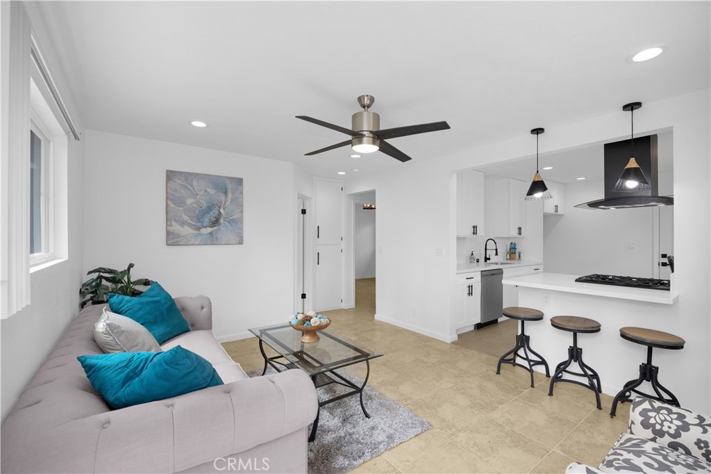 26731 Avenida Las Palmas