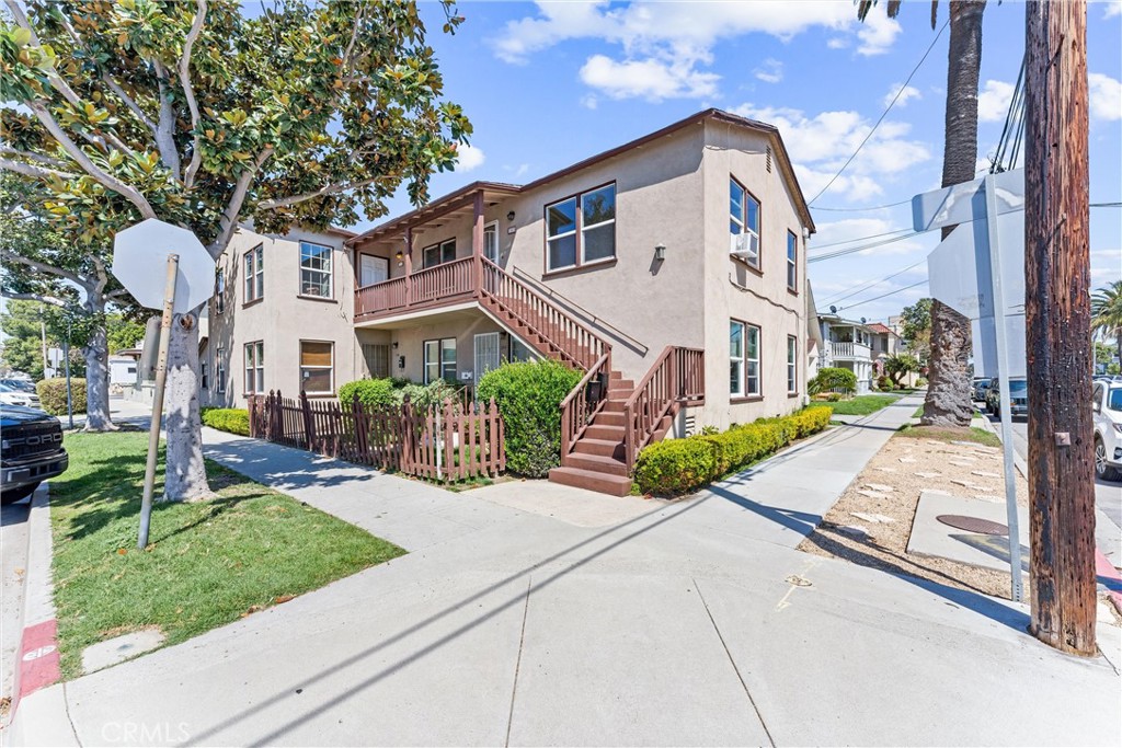 202 Esperanza Avenue 202