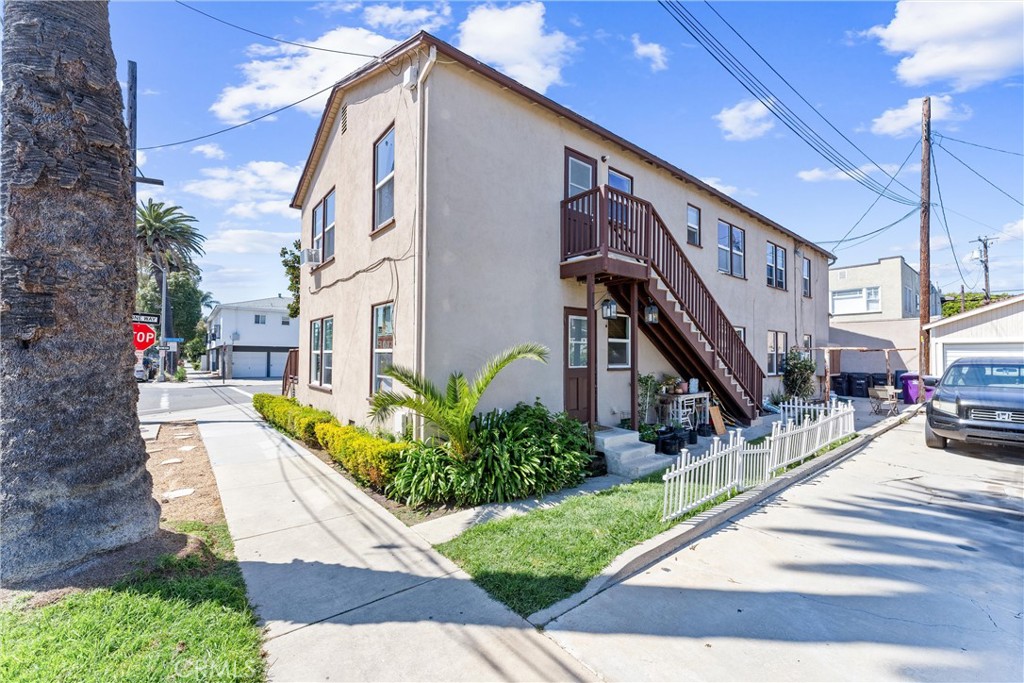 202 Esperanza Avenue 202