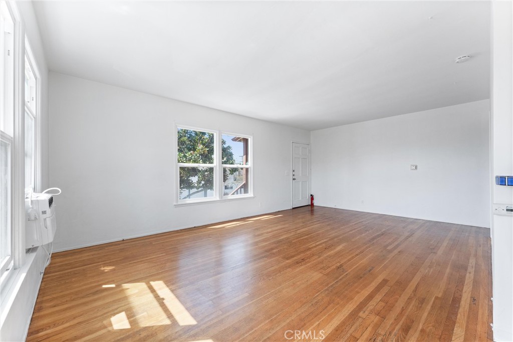 202 Esperanza Avenue 202