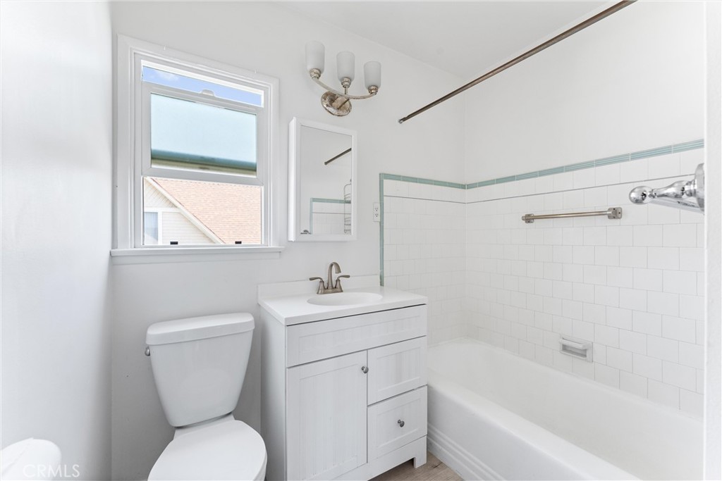 202 Esperanza Avenue 202