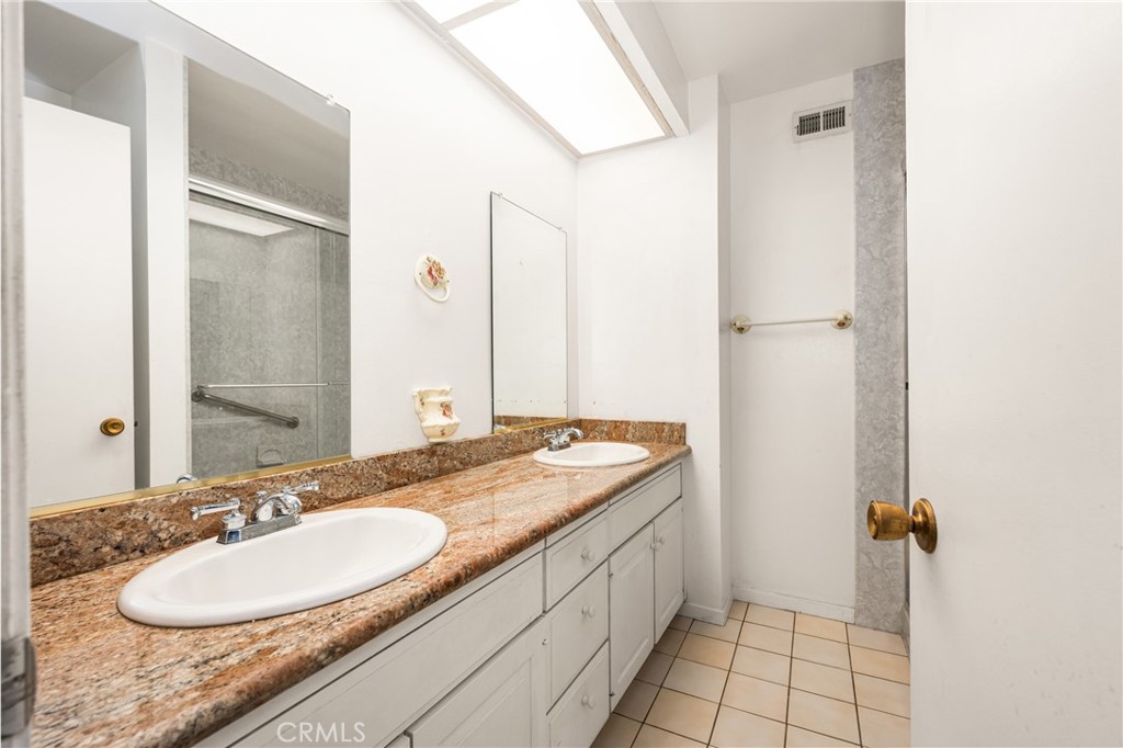 4343 E Elkstone Avenue