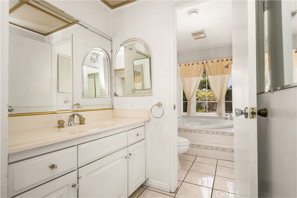 4343 E Elkstone Avenue