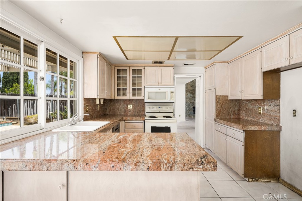 4343 E Elkstone Avenue