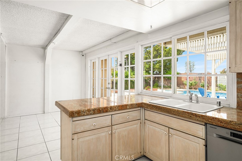 4343 E Elkstone Avenue