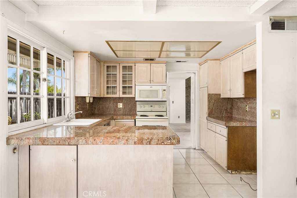 4343 E Elkstone Avenue