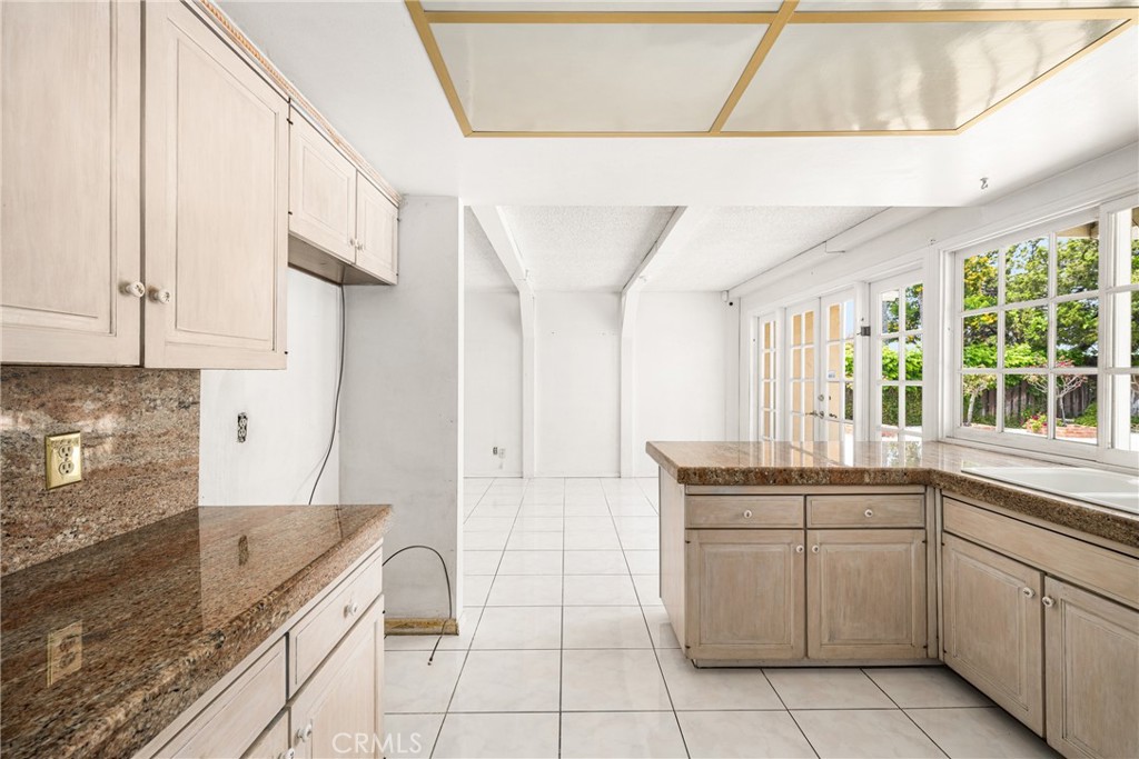 4343 E Elkstone Avenue