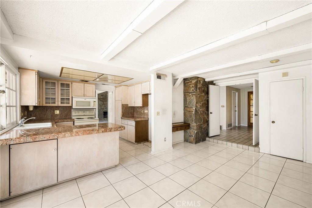 4343 E Elkstone Avenue