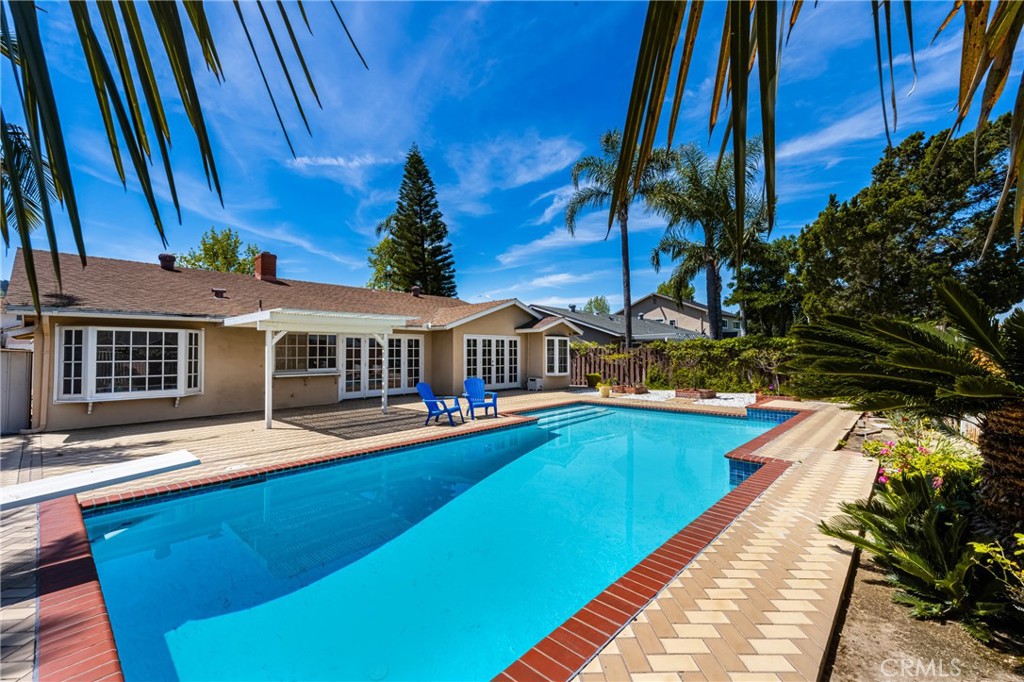 4343 E Elkstone Avenue