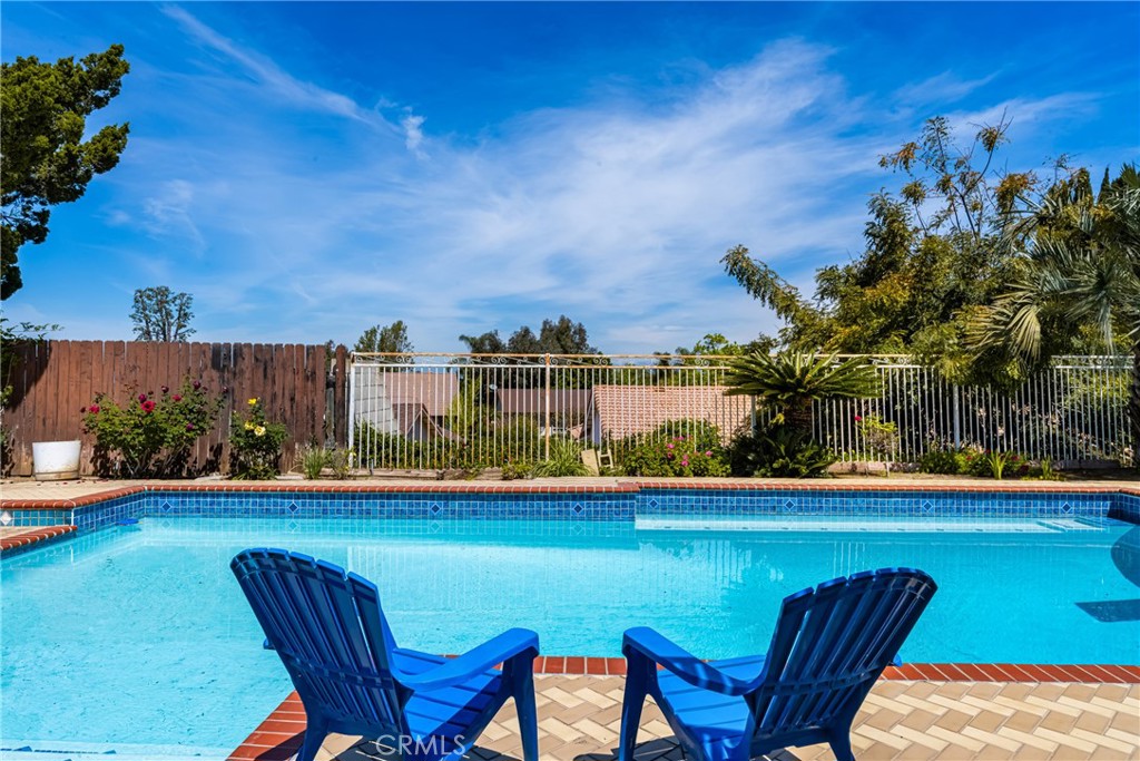 4343 E Elkstone Avenue