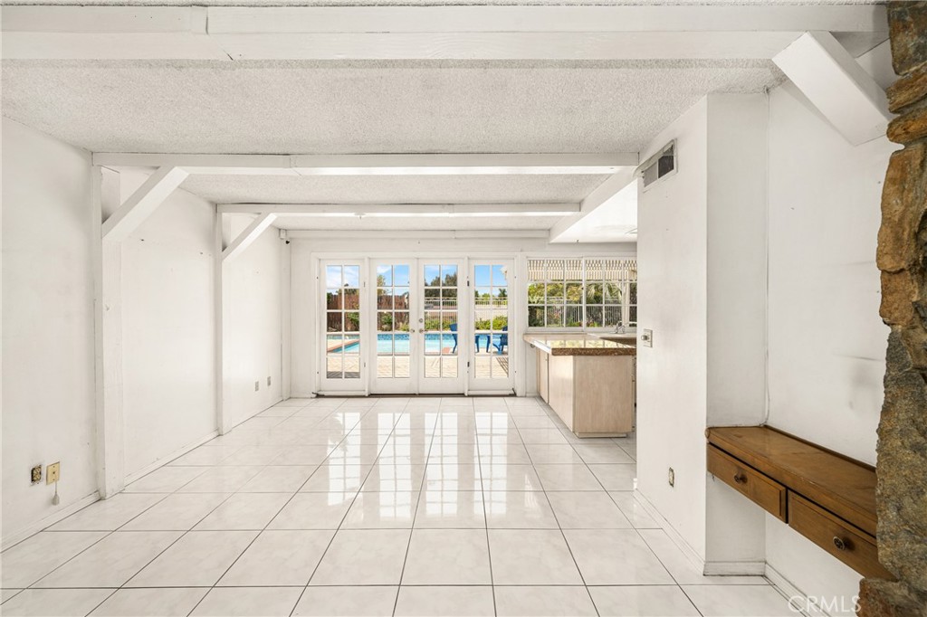 4343 E Elkstone Avenue